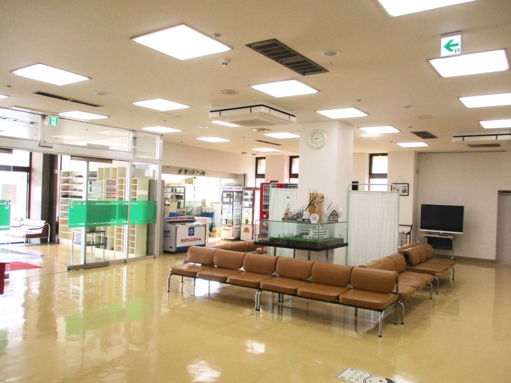 医療法人仁妙光会 渋民中央病院　受付・待合室