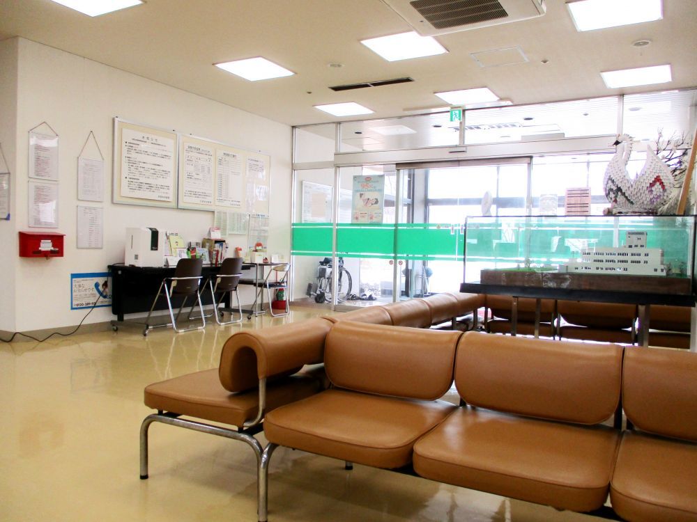 医療法人仁妙光会 渋民中央病院　受付・待合室