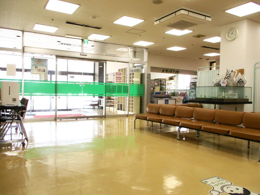 医療法人仁妙光会 渋民中央病院　受付・待合室
